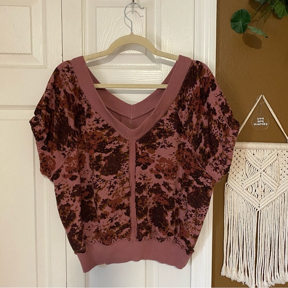 Pilcro Tops - Pilcro Anthropologie Short Sleeve Sweatshirt Top V Neck // Size M